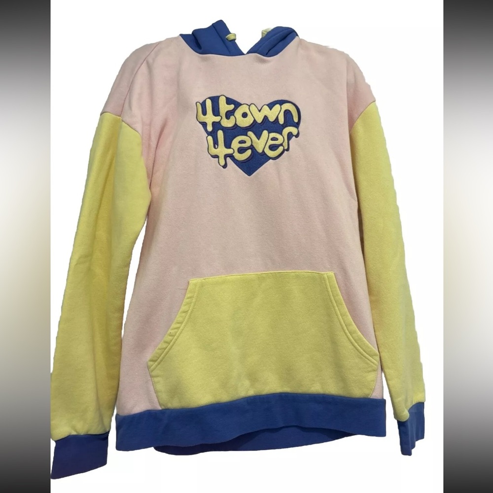 Hoodie. Disney Pixar sz Medium. Turning red